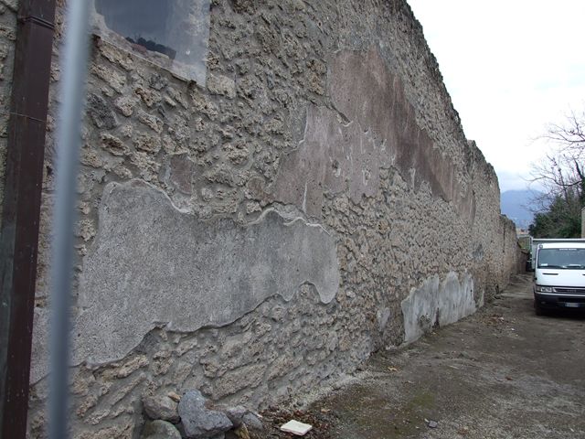 Plaster on side wall of I.16.4.  Was this the site of the street altar?