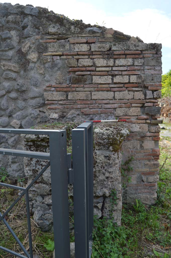 III.10.6 Pompeii. October 2018. Looking west to street altar.
Foto Taylor Lauritsen, ERC Grant 681269 DCOR
