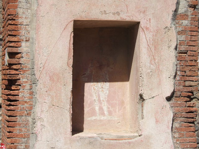 Between VII.4.16 Pompeii and VII.4.17.  Street altar with picture of Jupiter.  See Fr�hlich, T., 1991, Lararien und Fassadenbilder in den Vesuvst�dten.  Mainz: von Zabern.  (F48: p.325).  See Eschebach, L., 1993, Geb�udeverzeichnis und Stadtplan der antiken Stadt Pompeji.  K�ln: B�hlau.  (p.275).
