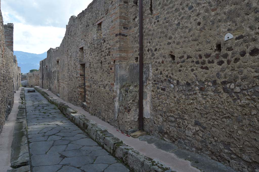 IX.2.19 Pompeii. October 2018. Location of street painting or shrine, looking south along west wall on Vicolo di Tesmo.
Foto Taylor Lauritsen, ERC Grant 681269 DCOR.
