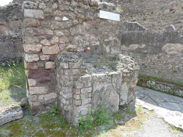 IX.8.1 Street altar 