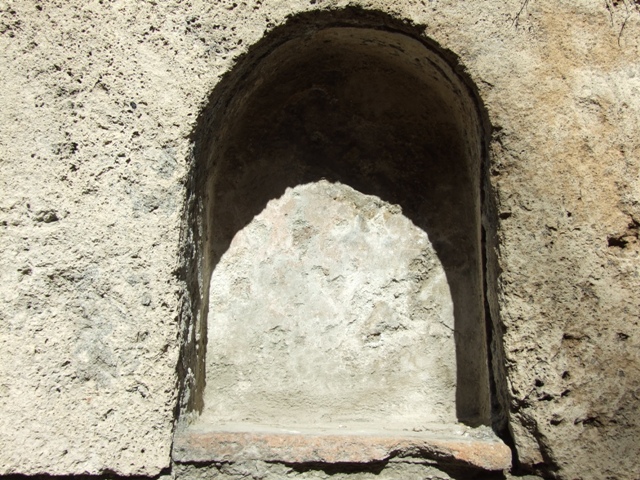 Pompeii Stabian Gate.  May 2006.  East side.  Niche.  Fiorelli states that the niche had a covered inner of stucco, it had at the bottom graffiti in large letters PATRVA, name of Minerva, whose image without doubt was placed here for protection of the Gate.  See Pappalardo, U., 2001. La Descrizione di Pompei per Giuseppe Fiorelli (1875). Napoli: Massa Editore. (p.32).
