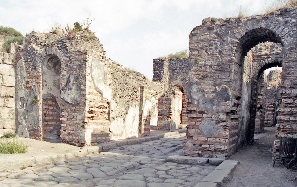 Pompeii, Porta Ercolano or Herculaneum Gate, October 2001. Looking south towards east side of gate. Photo courtesy of Peter Woods.