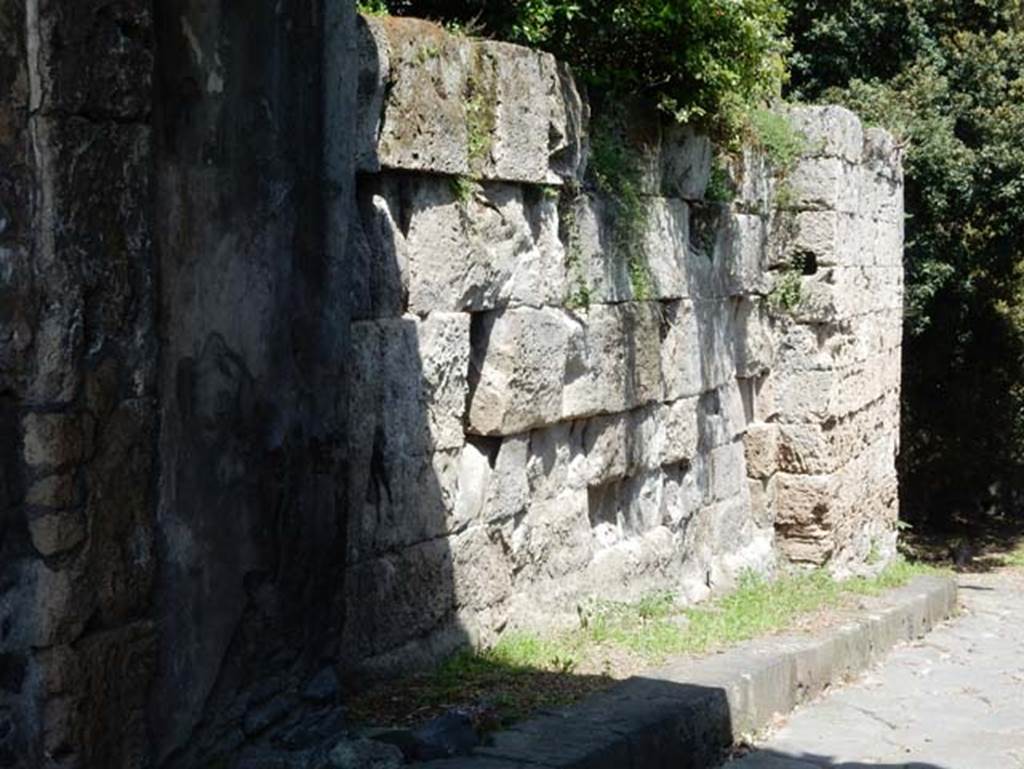 Pompeii Porta Nola. May 2015. North wall of gate leading out from city. 
Photo courtesy of Buzz Ferebee.
