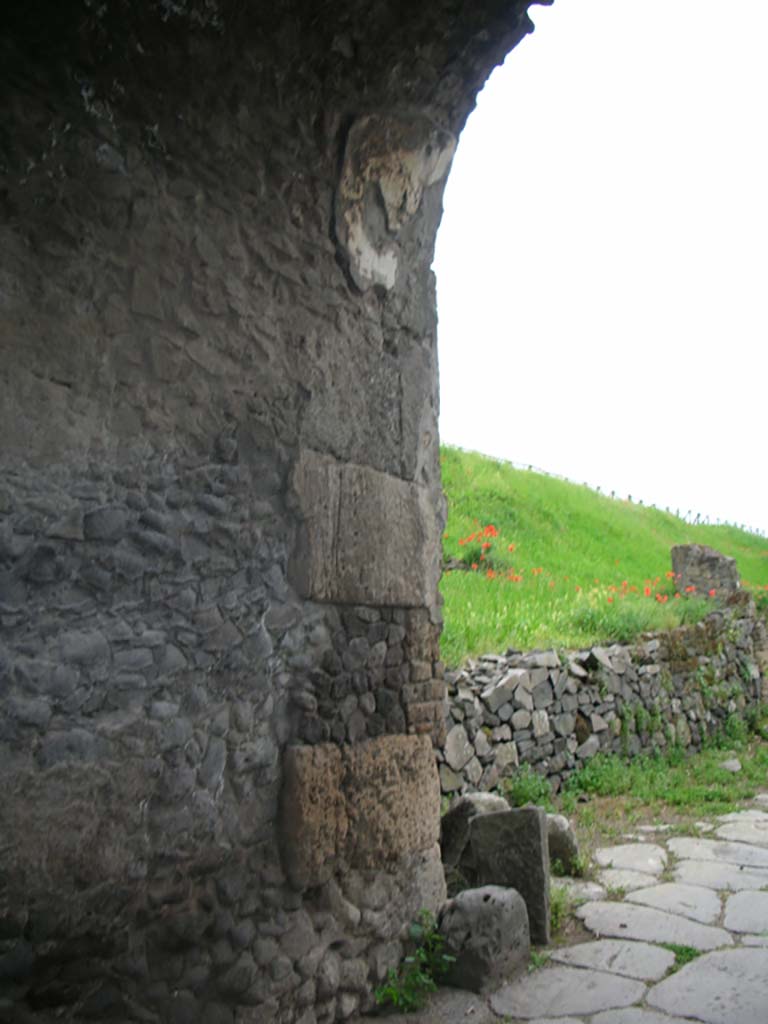 Nola Gate, Pompeii. May 2010. West end of south wall of gate. Photo courtesy of Ivo van der Graaff.