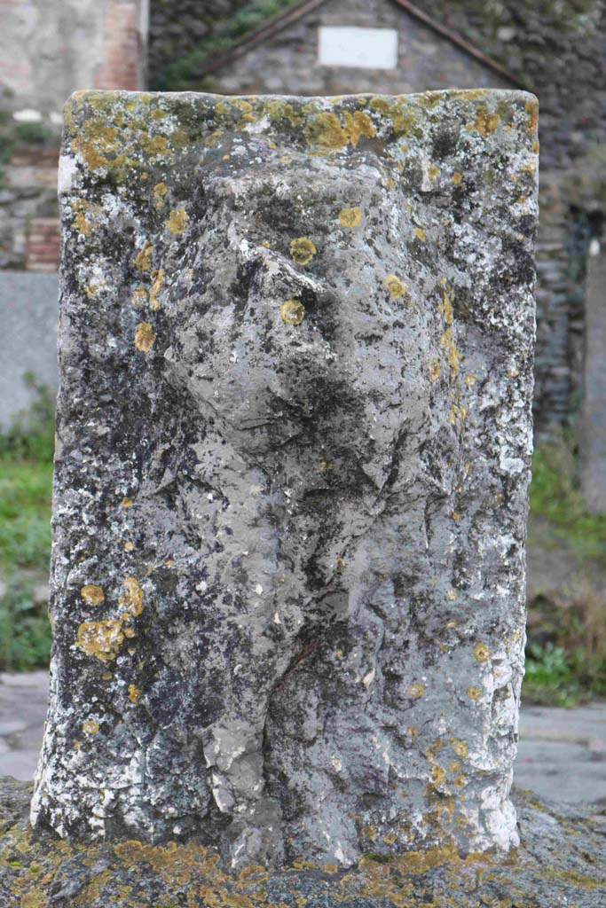 Pompeii Porta di Nocera. December 2018. 
Cippus of Titus Suedius Clemens, north (rear) side, looking south. Photo courtesy of Aude Durand.
