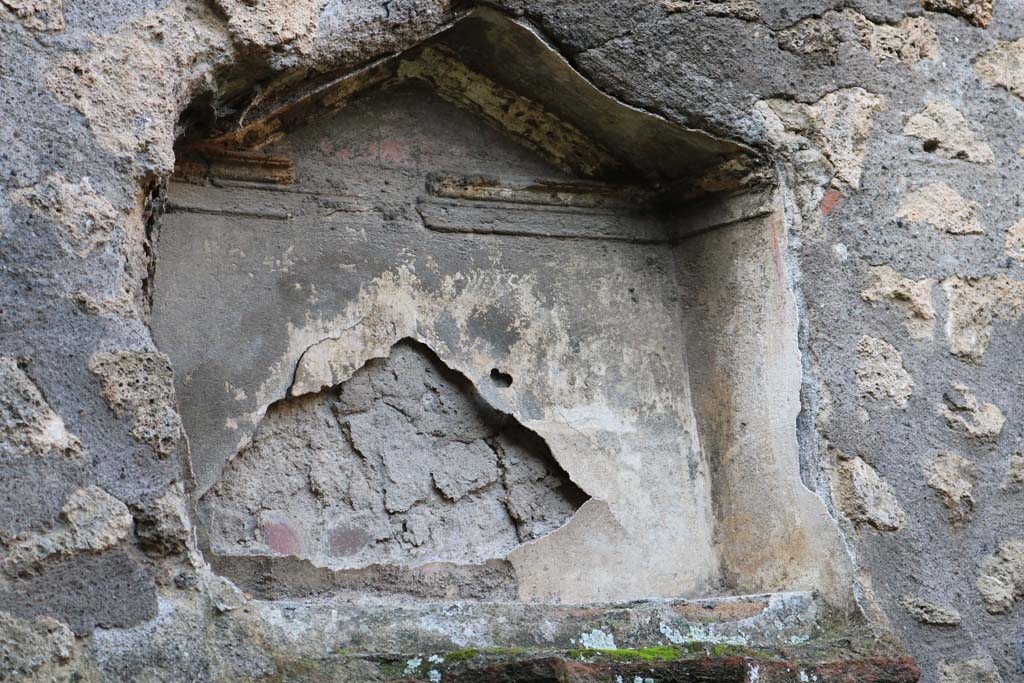 I.12.12 Pompeii. December 2018. Detail of niche of lararium in west wall at south end. Photo courtesy of Aude Durand.