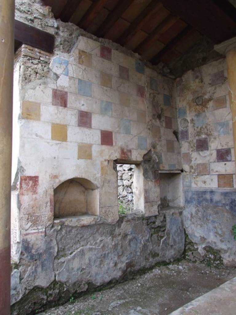 III.2.1 Pompeii. March 2009.   Room 20, west wall of summer triclinium.  
An arched niche and a square niche are either side of window or hatch.

