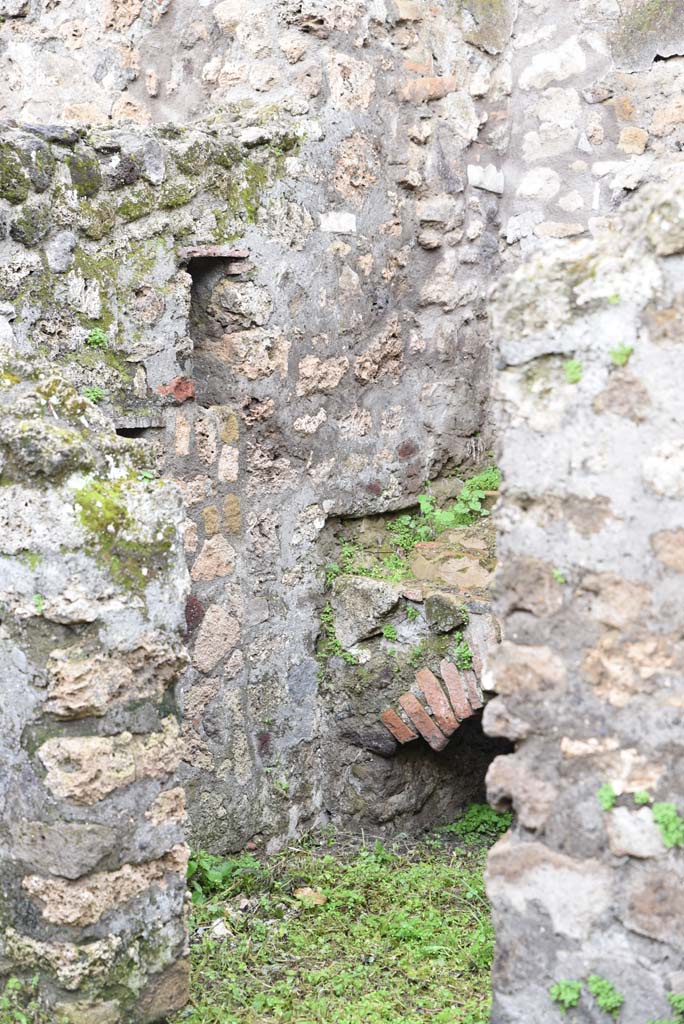 V.4.a Pompeii. March 2018. Room ‘q’, looking towards west wall with niche.
Foto Annette Haug, ERC Grant 681269 DÉCOR.
