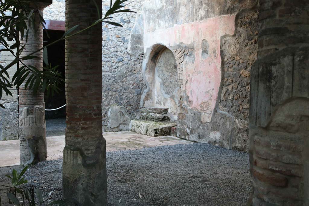 VII.1.25 Pompeii. December 2018. Peristyle 31, looking towards north wall in north-west corner. Photo courtesy of Aude Durand.