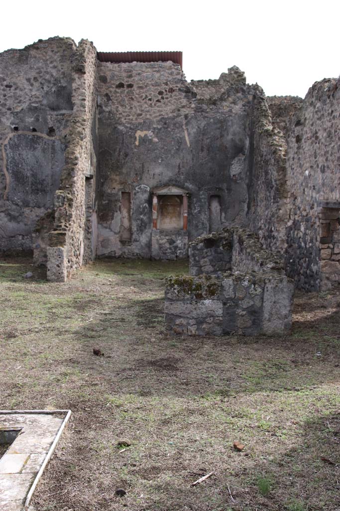 VII.3.6 Pompeii. October 2020. Looking south across west side of atrium, towards garden at rear. 
Photo courtesy of Klaus Heese.
