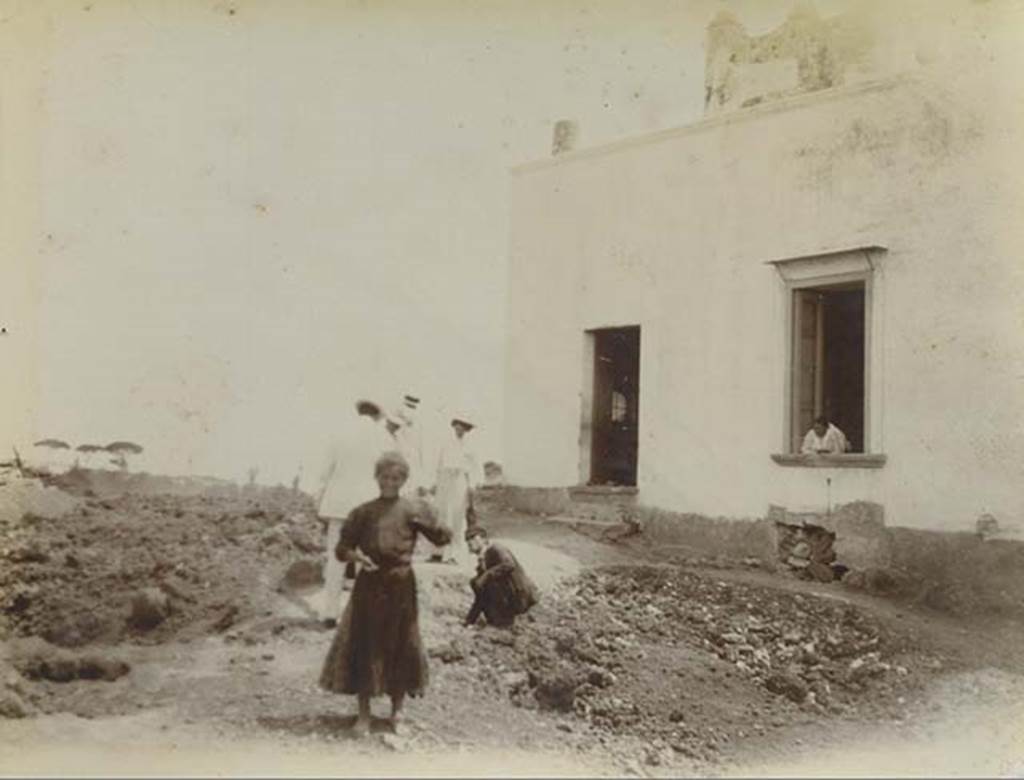 H.5. Pompeii. 1905/6? House near entrance, photo with wording on back as below. Photo courtesy of Rick Bauer.
