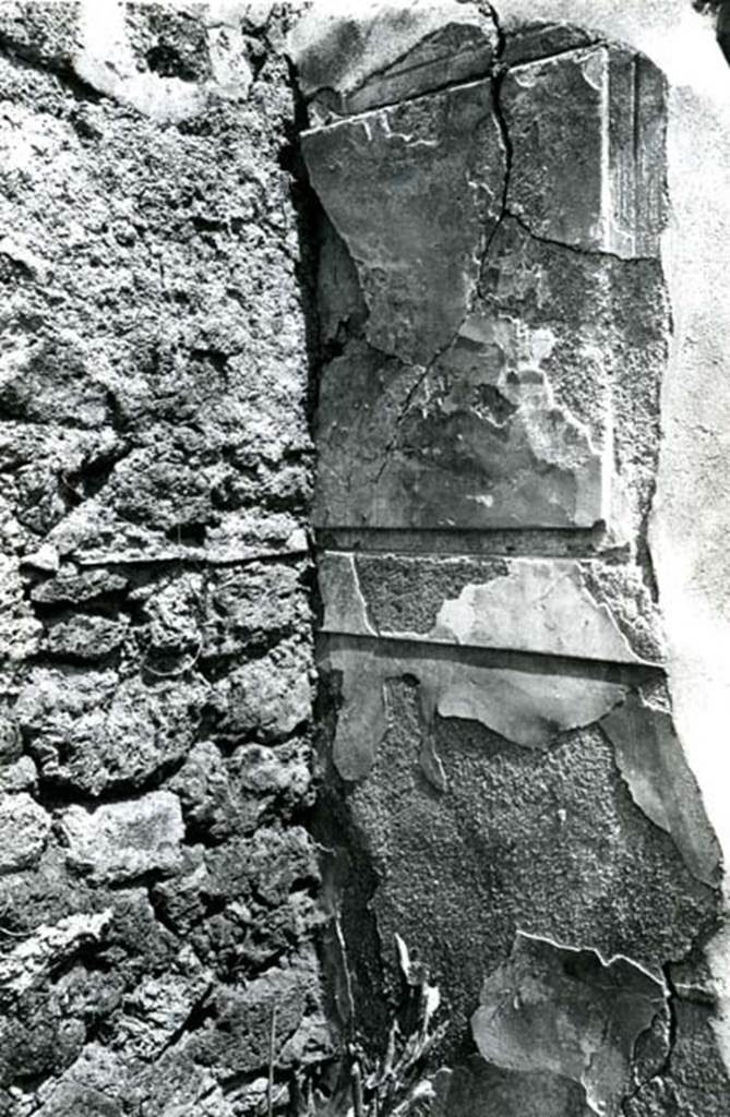 I.2.15 Pompeii. 1972. House, room, SN of corridor, detail SE corner.  Photo courtesy of Anne Laidlaw.
American Academy in Rome, Photographic Archive. Laidlaw collection _P_72_10_5. 
