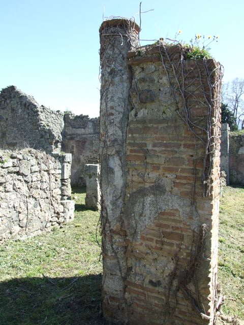 I.2.16 Pompeii.  March 2009.  Doorway to Room 3. Triclinium.