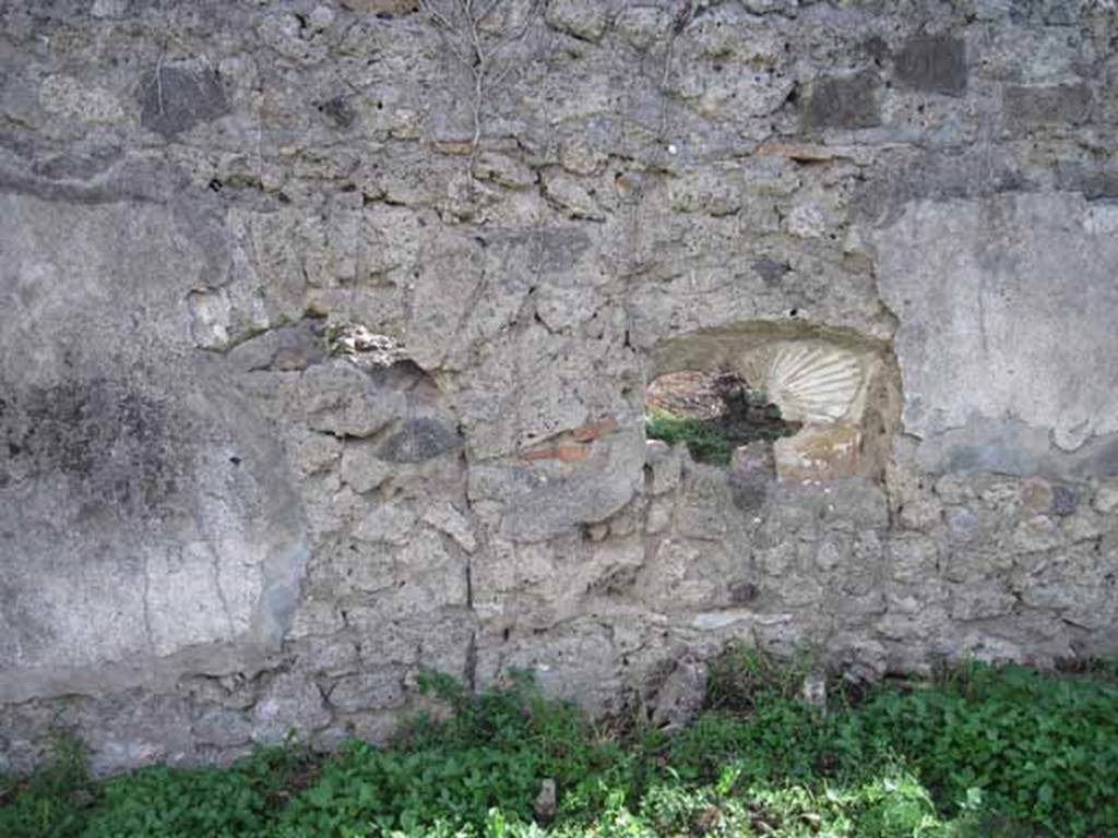 I.2.17 Pompeii. September 2010. Room 13, south wall with detail of shell-like plaster feature. Photo courtesy of Drew Baker.
