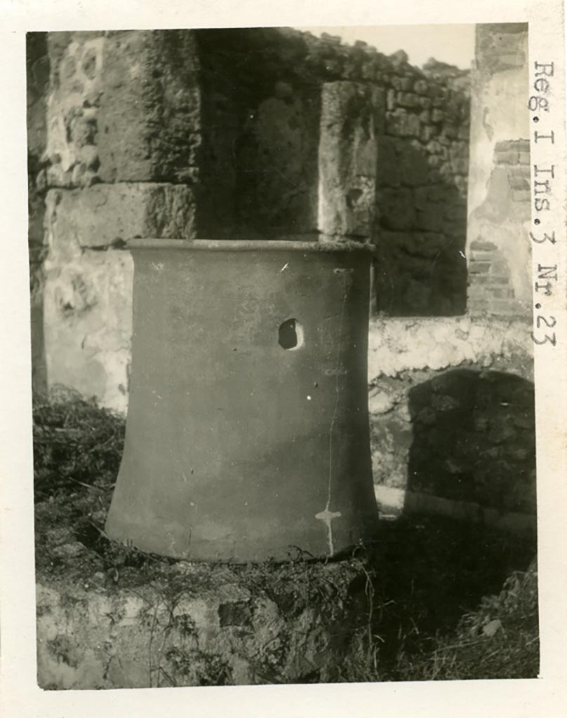 I.3.23 Pompeii. Pre-1937-39. The terracotta puteal in the peristyle.
Photo courtesy of American Academy in Rome, Photographic Archive. Warsher collection no. 1049.
