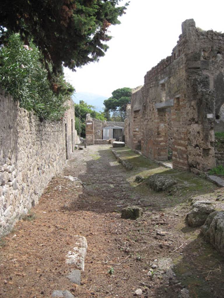 I.3.25 Pompeii. September 2010. Looking south along vicolo del Citarista, taken from outside I.3.25. Photo courtesy of Drew Baker.
