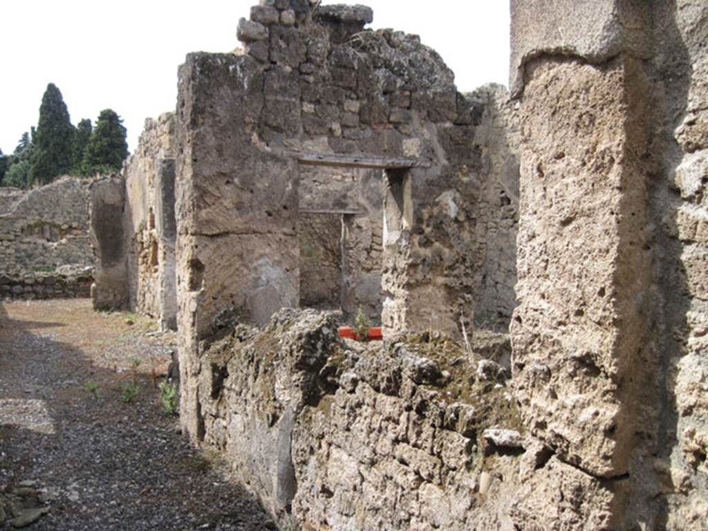 I.3.25 Pompeii. September 2010. Looking towards the north wall of entrance corridor, from doorway. Photo courtesy of Drew Baker.