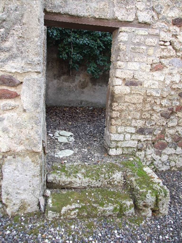 I.3.25 Pompeii. December 2006. Doorway with steps into bedroom to south of open tablinum. 