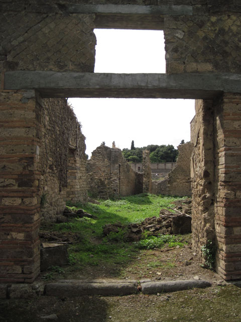 I.3.27 Pompeii.  March 2009. Entrance. Looking west.