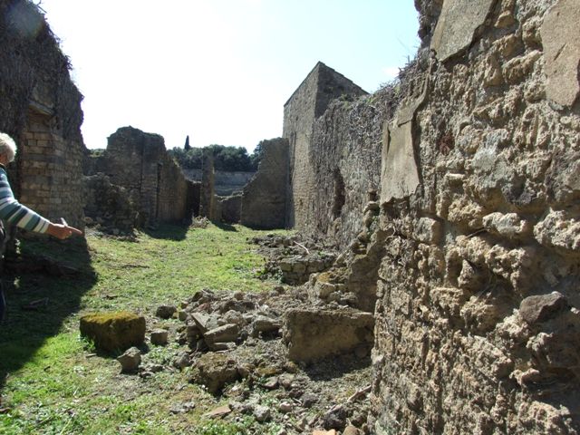 I.3.27 Pompeii.  March 2009.  North wall of Pistrinum.