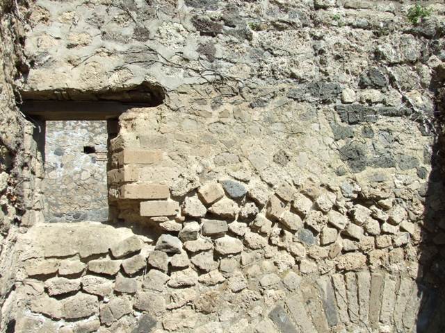 I.3.29 Pompeii.  March 2009. Doorway to Room 4. Tablinum.