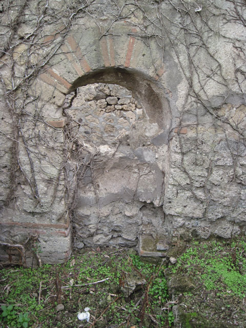 I.3.30 Pompeii.  March 2009. Room 3.  Well room, with remains of  terracotta puteal or pot.