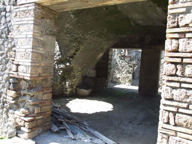 I.3.31 Pompeii.  March 2009. North side of entrance room.