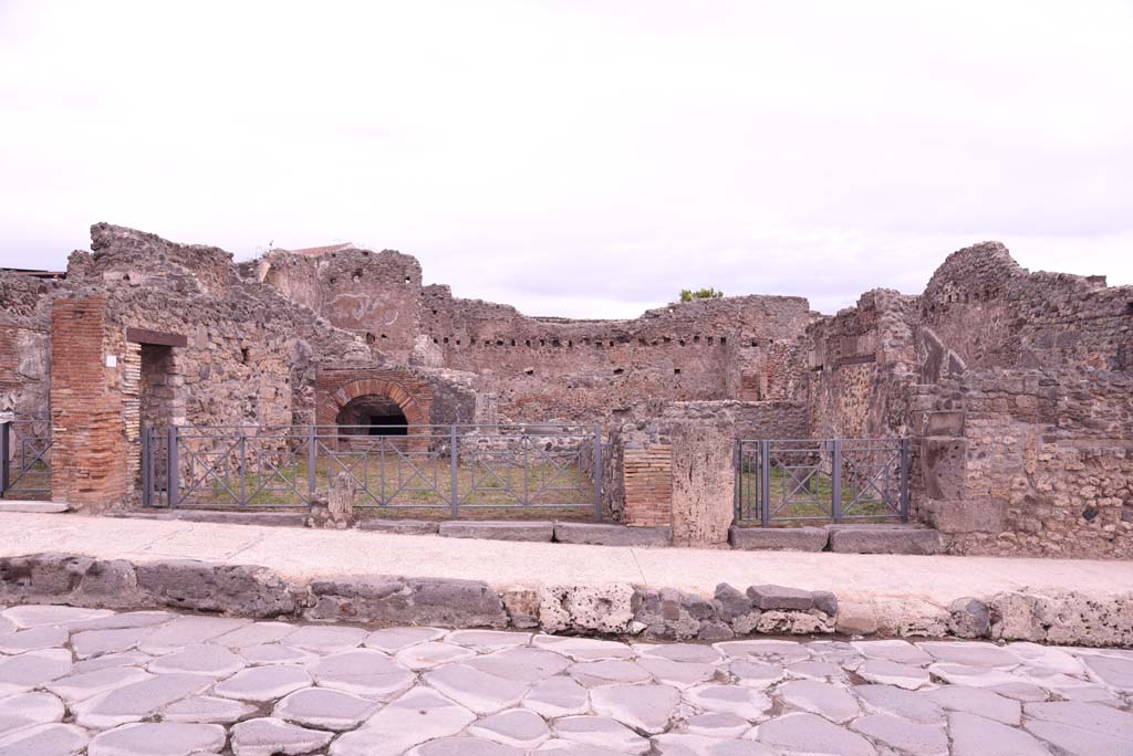 I.4.13, on left, and I.4.12, on right, Pompeii. October 2019. Looking east towards bakery with two linked entrance doorways.      
Foto Tobias Busen, ERC Grant 681269 DCOR.
