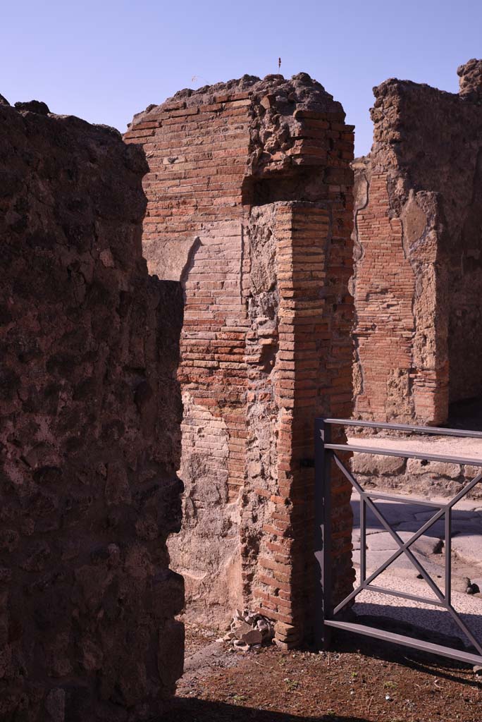I.4.17 Pompeii. October 2019. North-west corner of shop-room, with doorway to I.4.16.
Foto Tobias Busen, ERC Grant 681269 DCOR.
