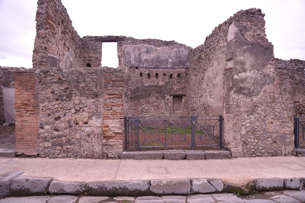 I.4.18 Pompeii. October 2019. Looking south to entrance doorway.
Foto Tobias Busen, ERC Grant 681269 DCOR.
