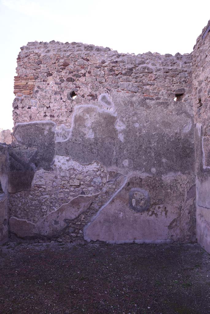 I.4.18 Pompeii. October 2019. 
East wall of workshop, with holes for support beams of an upper floor.
Foto Tobias Busen, ERC Grant 681269 DCOR.


