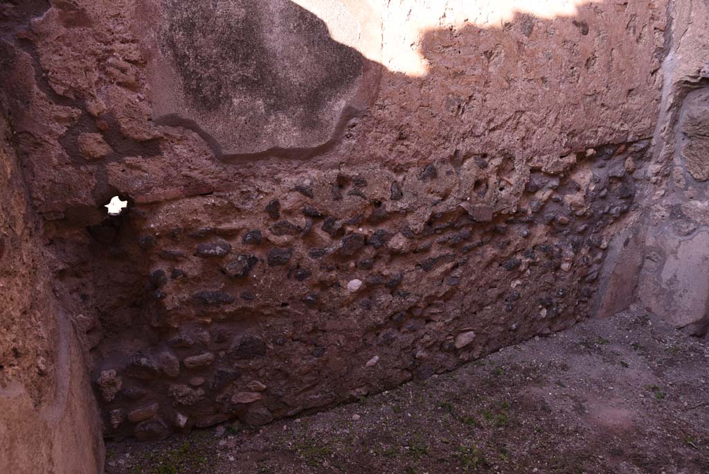I.4.18 Pompeii. October 2019. West wall of rear room.
Foto Tobias Busen, ERC Grant 681269 DCOR.
