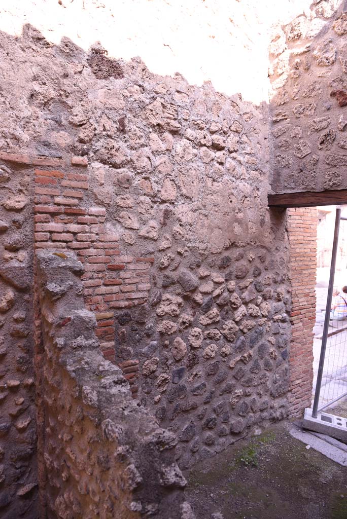 I.4.26 Pompeii. October 2019. 
North wall of small room under stairs, with doorway to shop, on right.
Foto Tobias Busen, ERC Grant 681269 DCOR.
