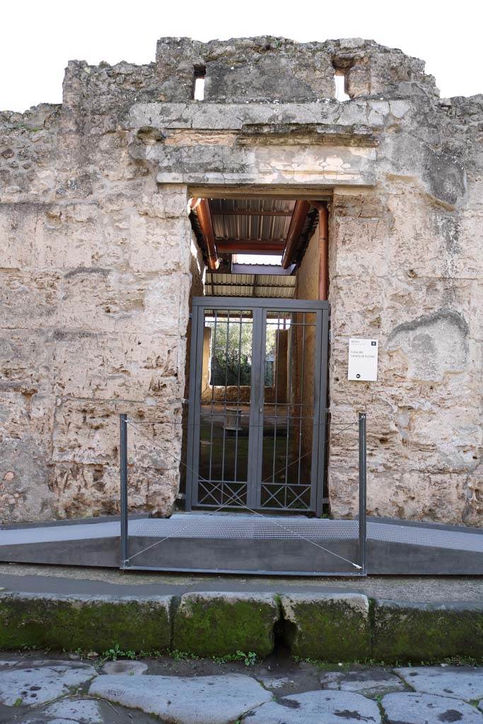 I.6.4 Pompeii. December 2018. Entrance doorway, looking south. Photo courtesy of Aude Durand.

