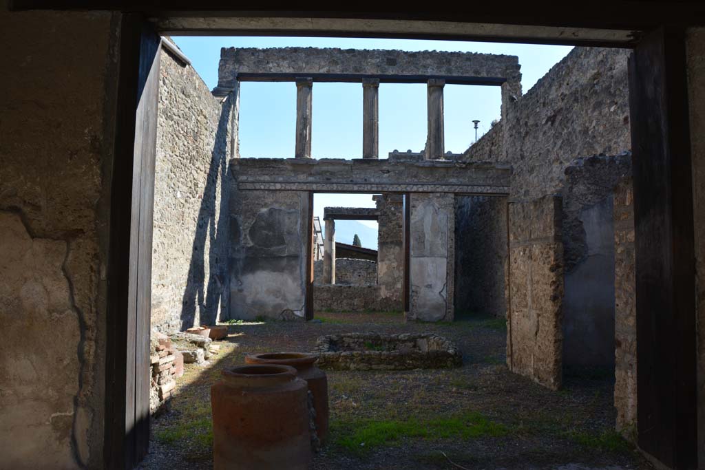 I.6.9 Pompeii. September 2015. Looking south across atrium.
Foto Annette Haug, ERC Grant 681269 DÉCOR.

