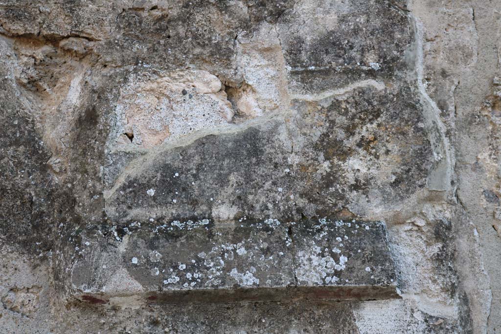 I.6.11 Pompeii. December 2018. Detail from west side of entrance doorway. Photo courtesy of Aude Durand.