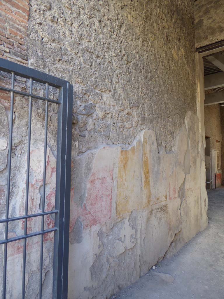 I.6.11 Pompeii. September 2015. Looking towards east wall of entrance corridor/fauces.
Foto Annette Haug, ERC Grant 681269 DÉCOR.

