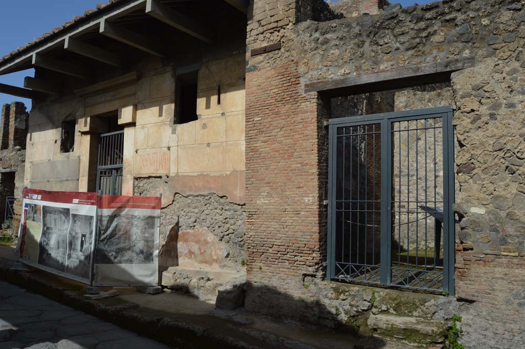 I.6.15, on left, and I.6.16, on right, Pompeii. March 2018. Looking north to entrance doorways.
Foto Taylor Lauritsen, ERC Grant 681269 DÉCOR.
