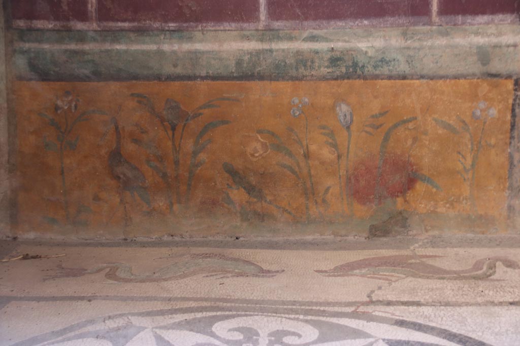 I.6.16 Pompeii. October 2022. Detail of painted decoration from the east wall. Photo courtesy of Klaus Heese. 