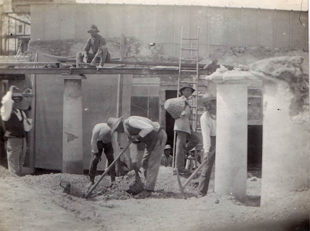 I.7.1 Pompeii. 26th July 1923. Excavation of north portico and placing of the lintels on the columns for the covering and reconstruction of the portico.