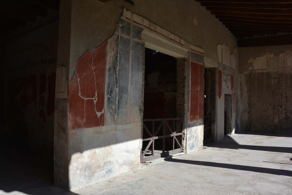 I.7.1 Pompeii. October 2019. Doorways to oecus, small room and triclinium on north portico of peristyle.
Foto Annette Haug, ERC Grant 681269 DÉCOR.

