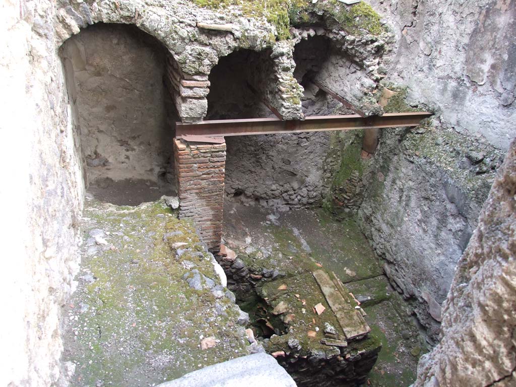 I.7.1 Pompeii. December 2006. Ramp from peristyle to lower level, kitchen and cellars.