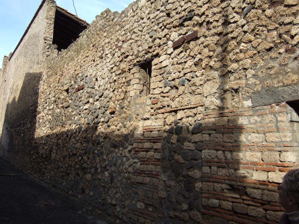 I.7.1 Pompeii. December 2005. Exterior west side wall.