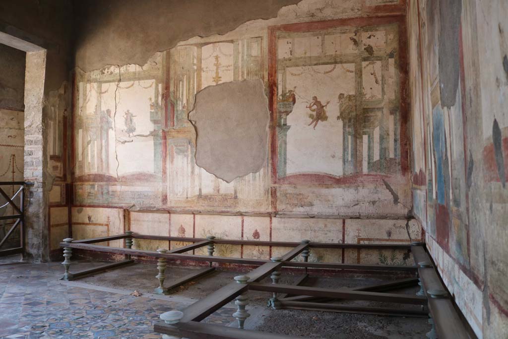I.7.11 Pompeii. December 2018. Looking towards west wall of triclinium. Photo courtesy of Aude Durand.
