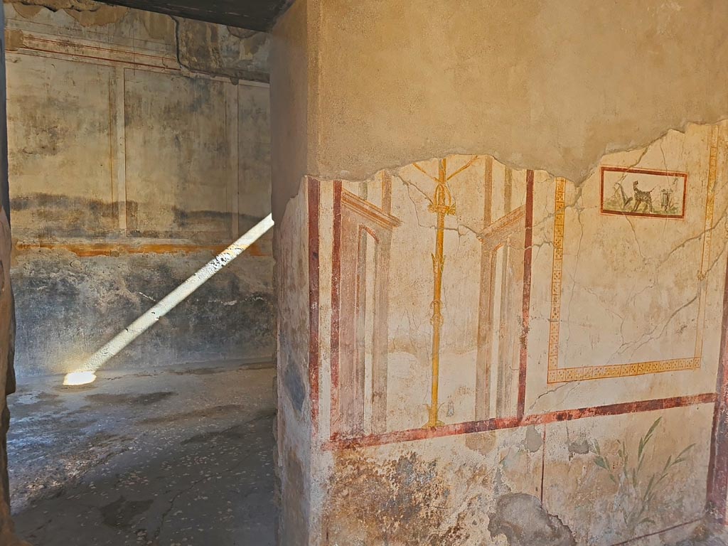 I.7.11 Pompeii. May 2017. 
East wall of cubiculum to south-east of atrium, wall painting of panther, cup and cornucopia, the attributes of Dionysus. Photo courtesy of Buzz Ferebee.


