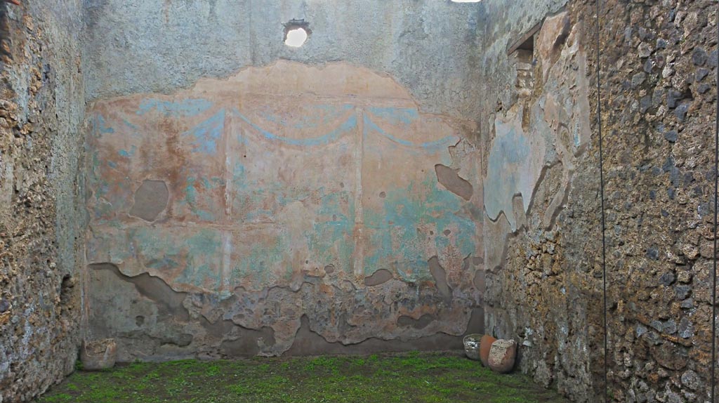 I.7.19 Pompeii. 2017/2018/2019. South wall of garden area. Photo courtesy of Giuseppe Ciaramella.