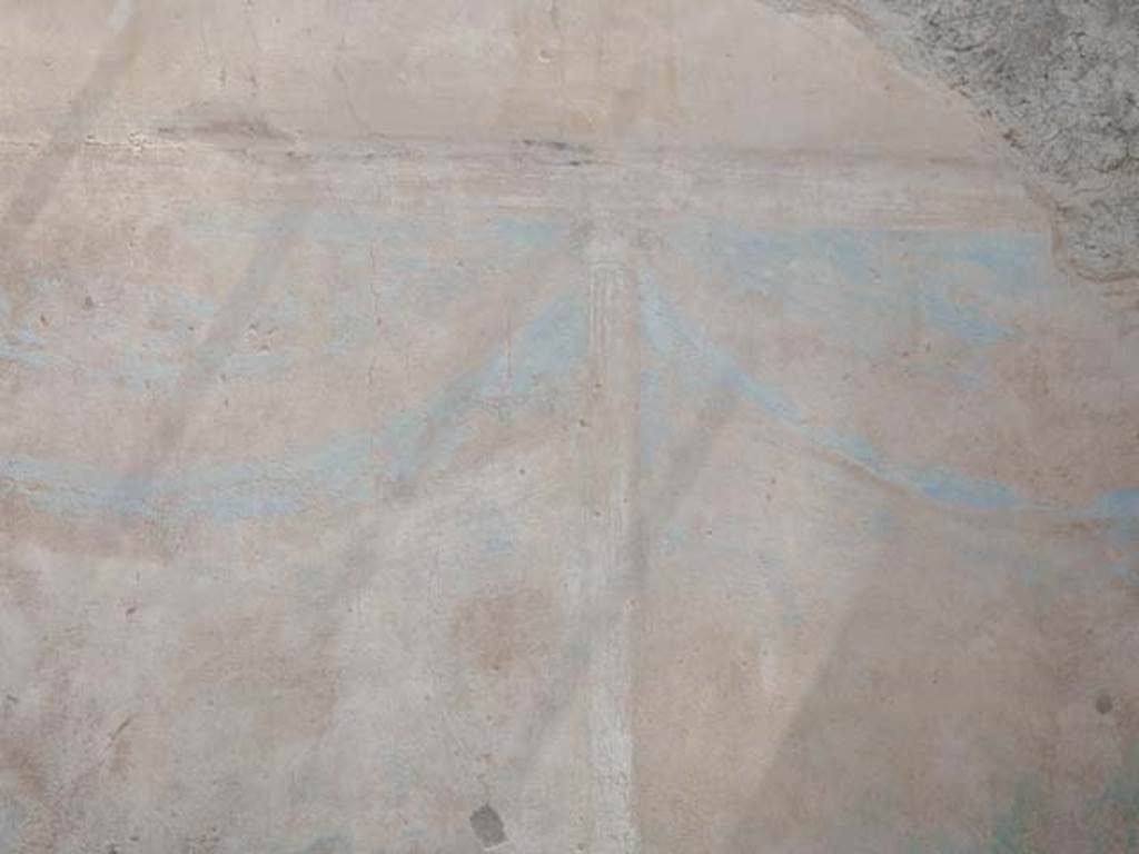 I.7.19 Pompeii. May 2017. Detail of painted garlands from south wall. Photo courtesy of Buzz Ferebee.
