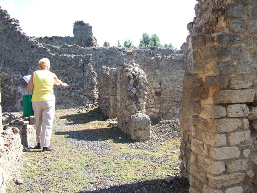 I.8.10 Pompeii. September 2005. Looking east at rooms 3 and 2 on south side of peristyle.