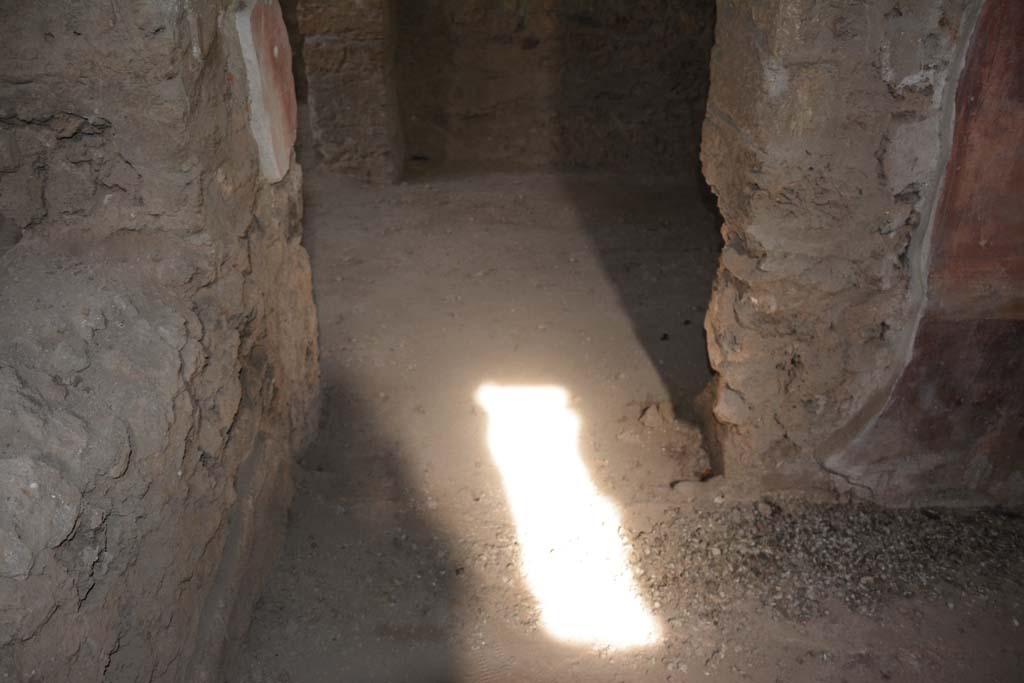 I.8.17 Pompeii. March 2019. Room 9, doorway in north-west corner of tablinum, leading into room 10
Foto Annette Haug, ERC Grant 681269 DCOR.


